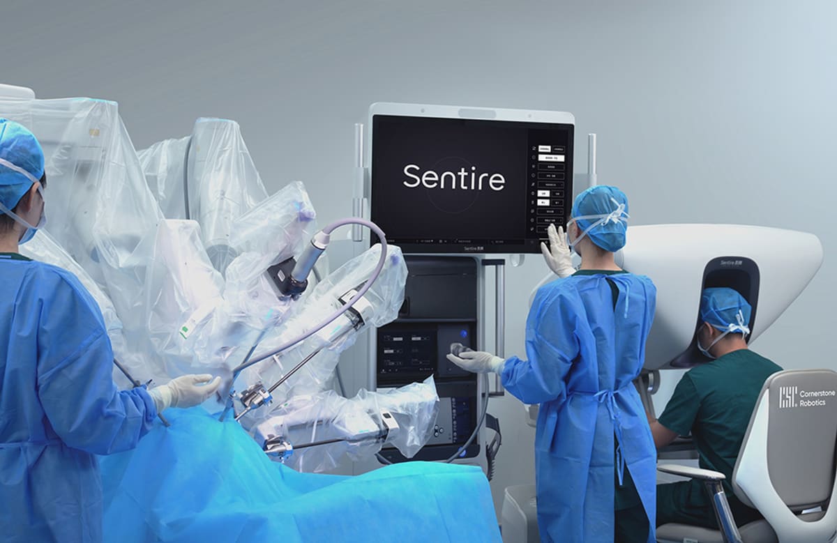 Advanced robotic surgical system with multiple arms in modern operating room environment