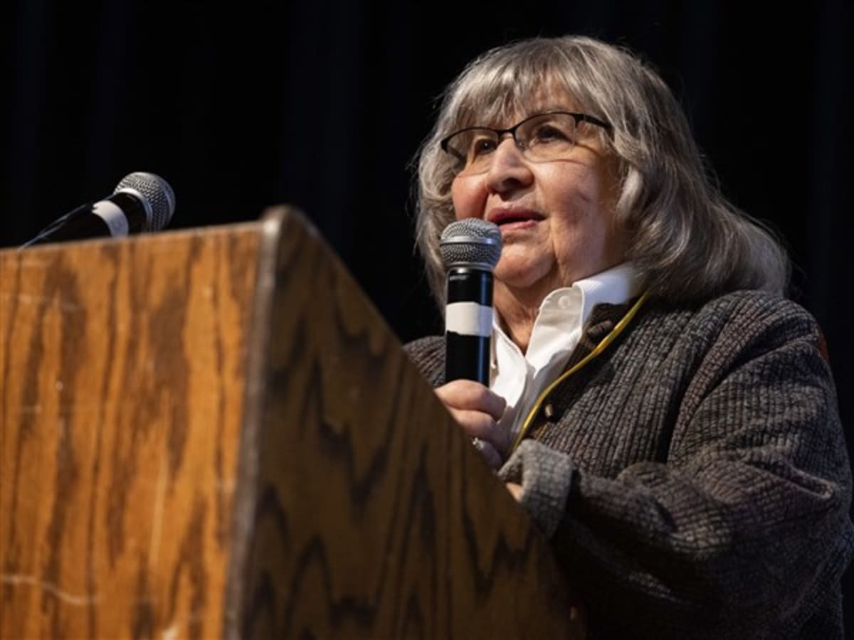 Holocaust survivor Helen Marks speaking to students at Perrysburg Junior High School