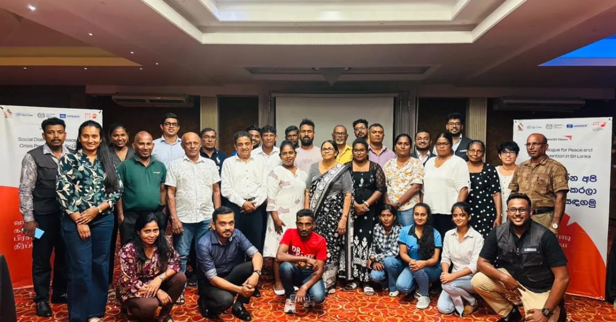 Community forum members participate in group discussion during UNESCO peace-building training in Sri Lanka