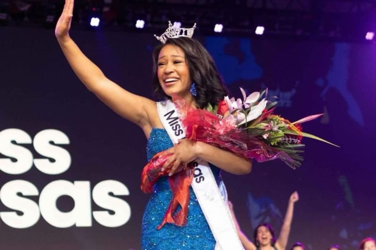 Alexis Smith wearing Miss Kansas crown and sash smiling at camera