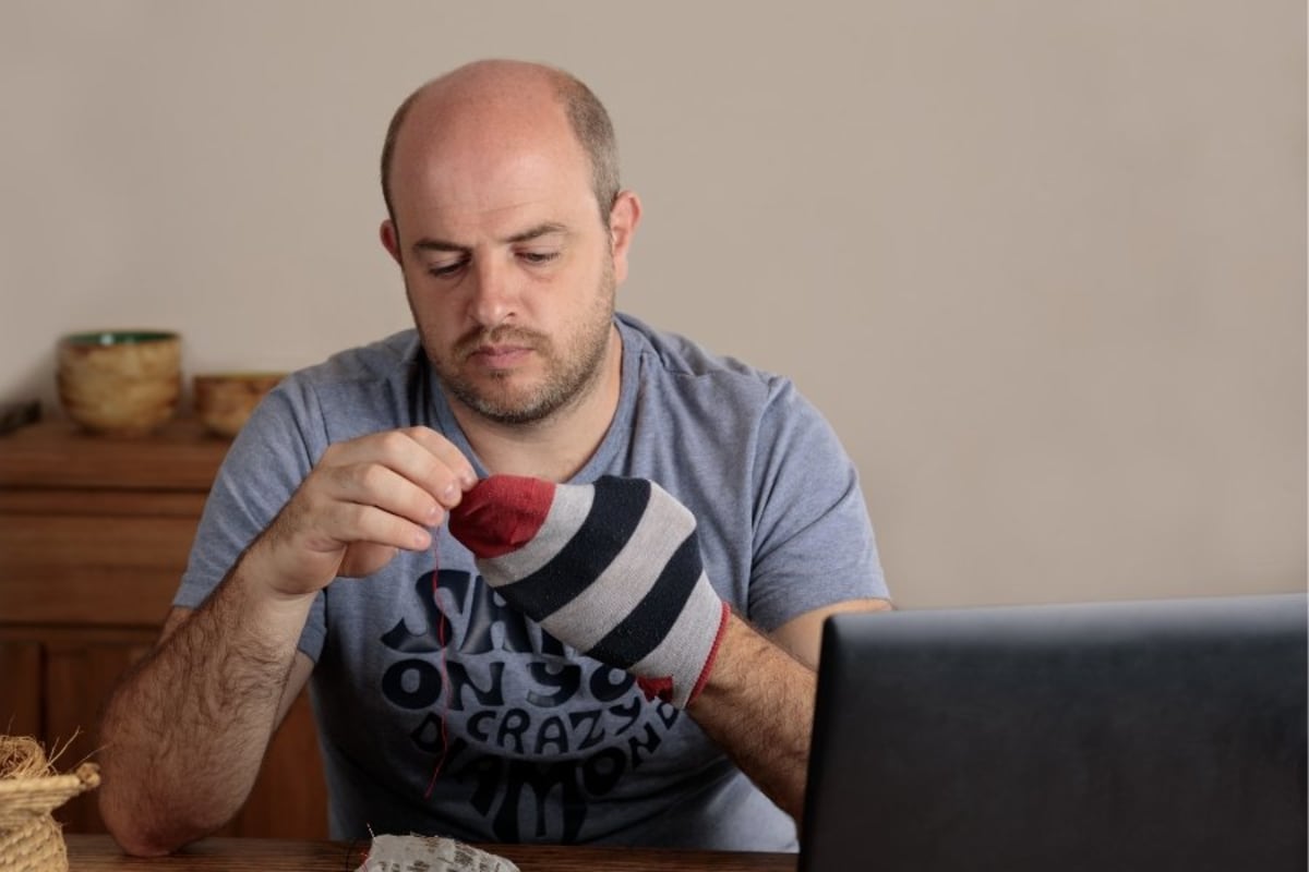 Viral Videos Show How to Mend Sweater Holes Like Magic - Image 4