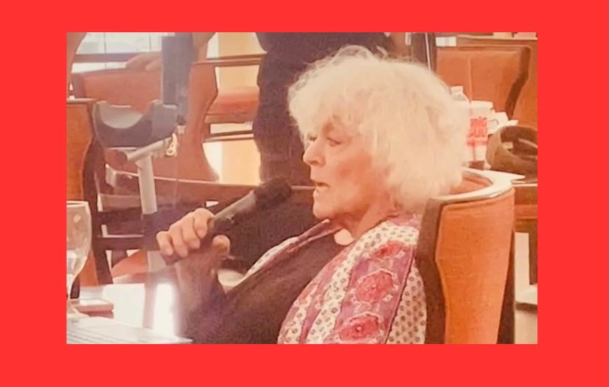 85-Year-Old Singer Brings Dallas Seniors to Tears