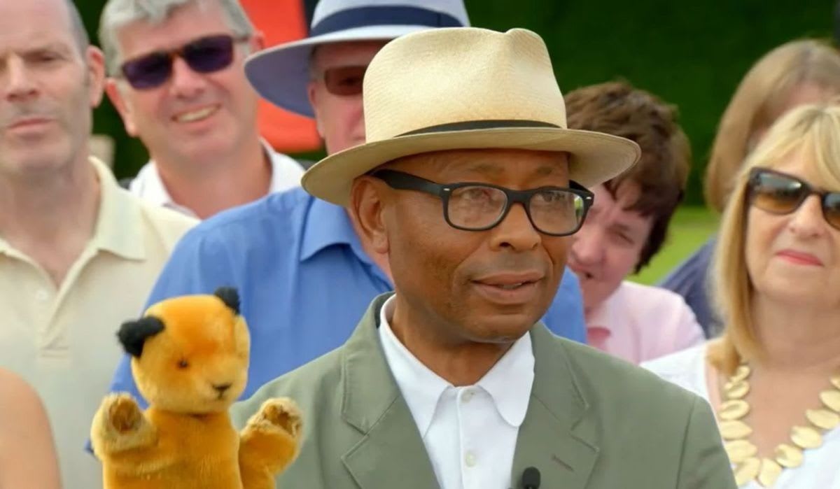 Expert Refuses to Value Slave Bracelet on Antiques Show - Image 4