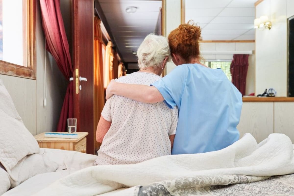 Hospice Nurse Shares Signs of Natural Death 6 Months Early
