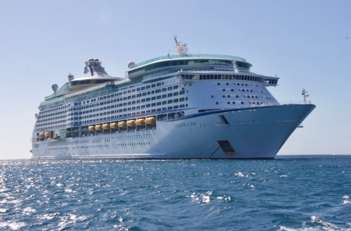 Teachers Retire at 32 to Live on Cruise Ships for $10K/Year - Image 3