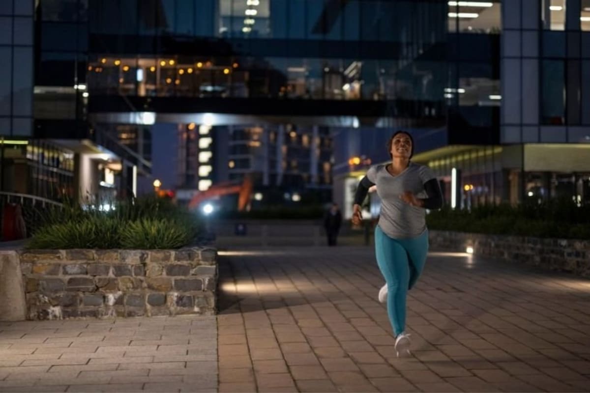 Dad Wakes at 5 AM to Protect Daughter's Morning Runs - Image 3