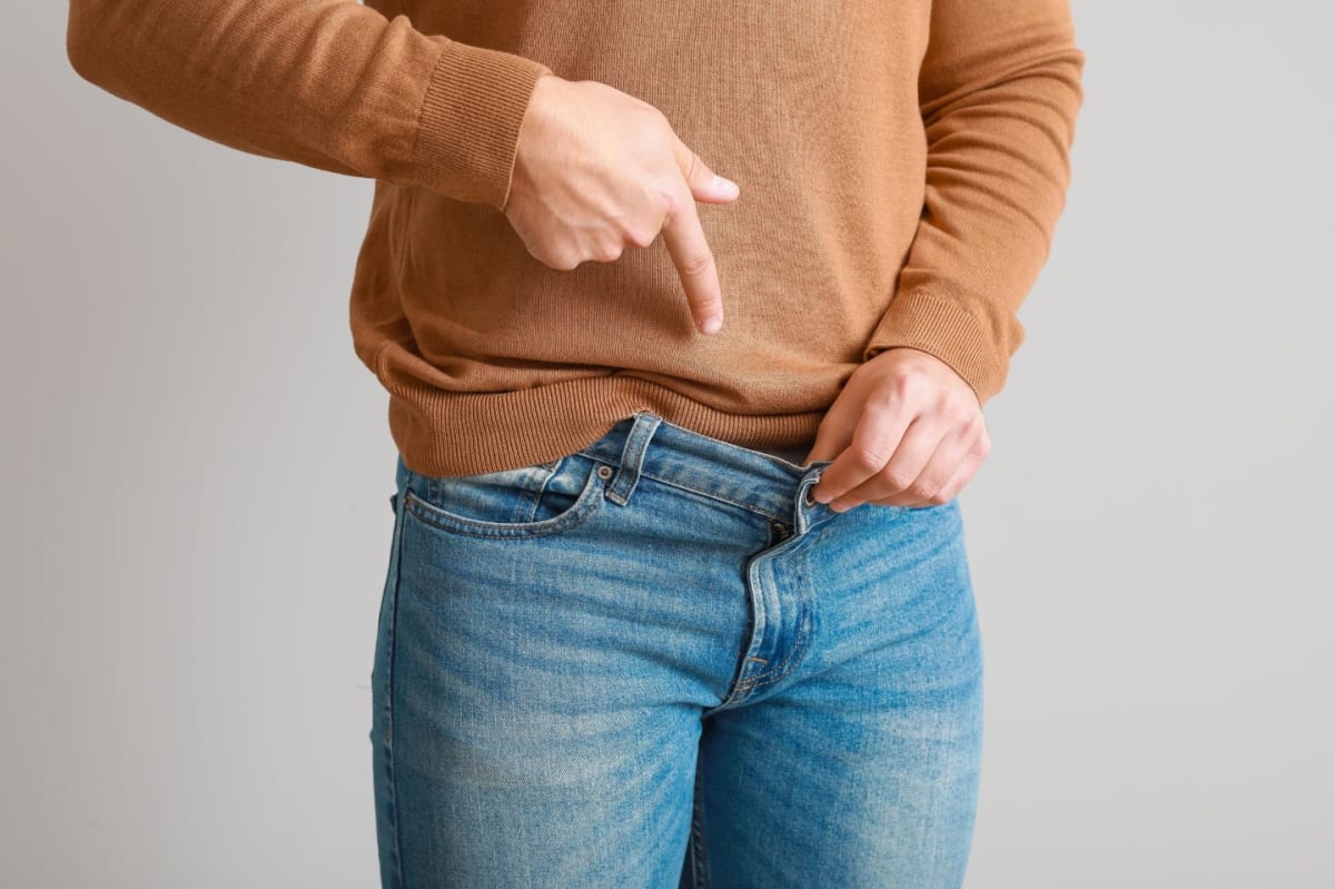 Man Tries Women's Jeans, Discovers Pockets Really Are That Bad - Image 3