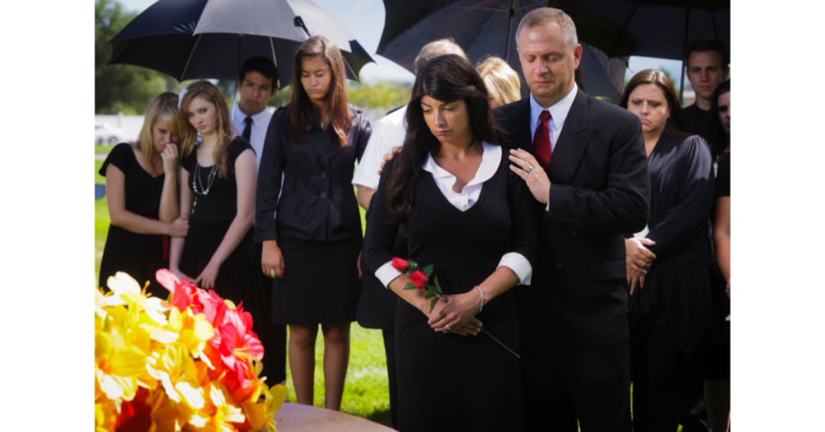 Grandpa's Coffin Prank Turns Dublin Funeral Into Laughter - Image 2
