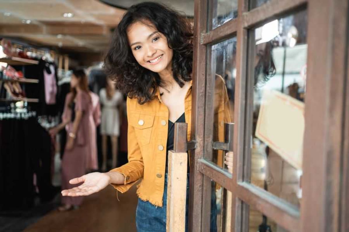 Why Germans Don't Smile at Strangers (And That's OK) - Image 3
