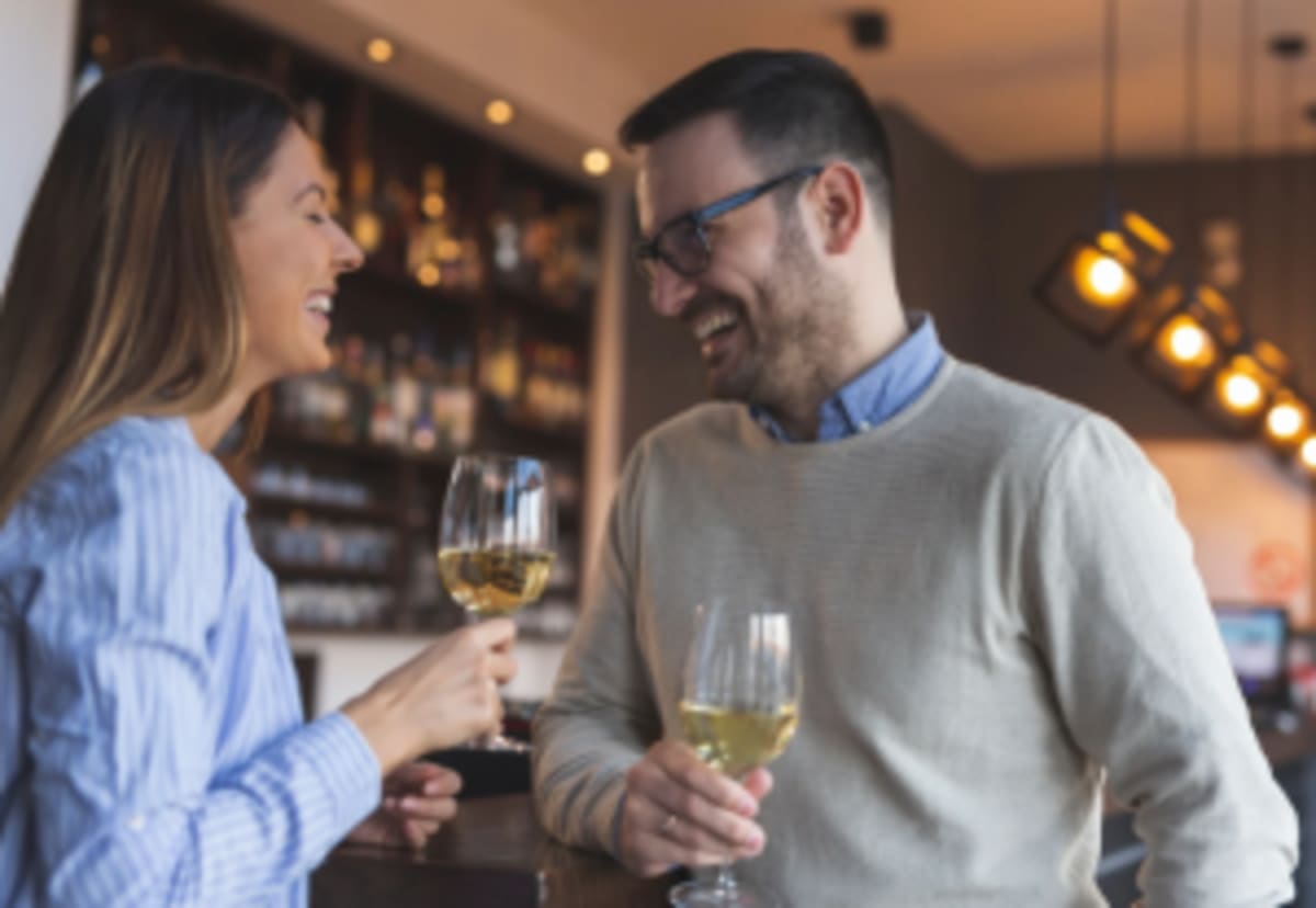 Nurse Defends Father Criticized for Drinking During Birth - Image 5