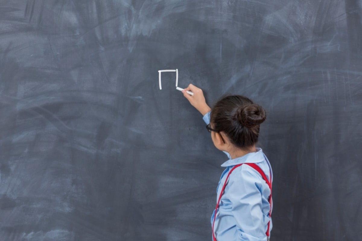 Teacher's 3-Line Puzzle Shows Power of Critical Thinking - Image 3