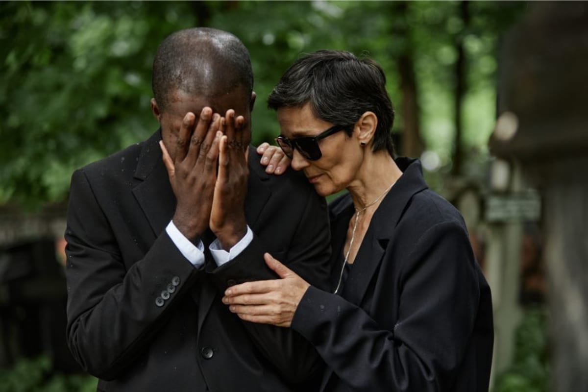 Singer's 'Grief Is Like Glitter' Analogy Comforts Thousands - Image 5