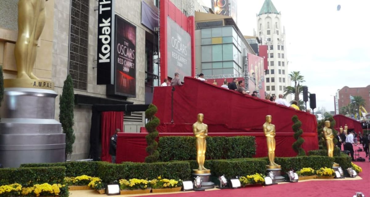 Director Ryan Coogler Signs ASL All Night at Oscars - Image 4