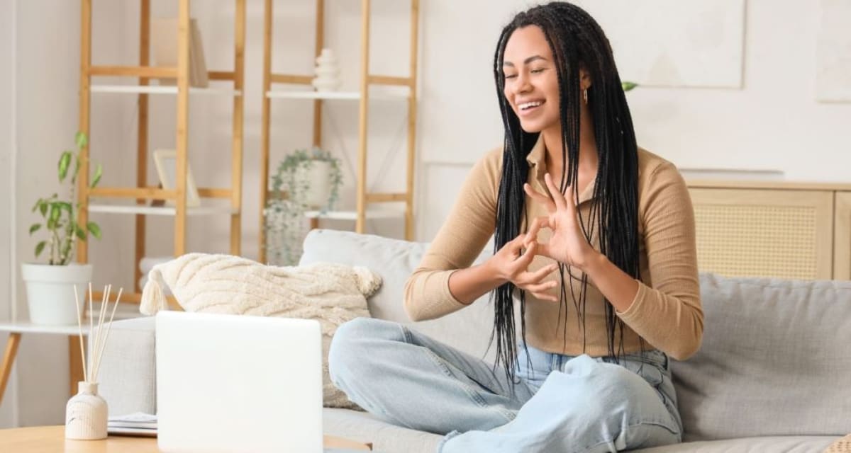 Director Ryan Coogler Signs ASL All Night at Oscars - Image 5