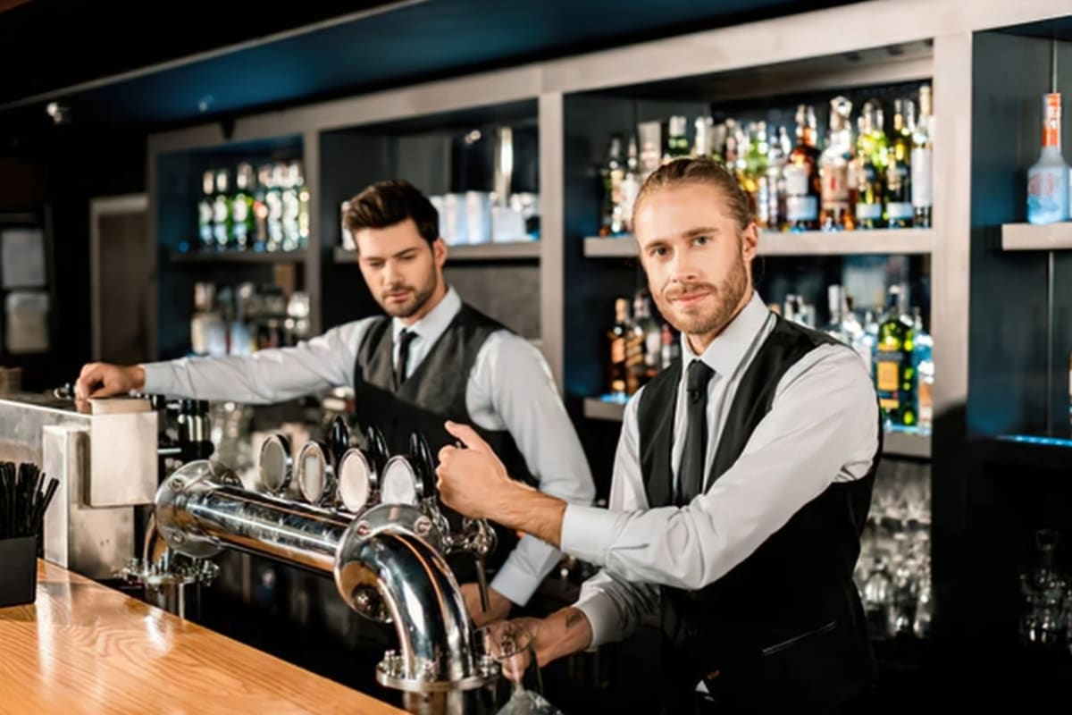 London Bartenders Mistake Annoying Brother for Creep - Image 3