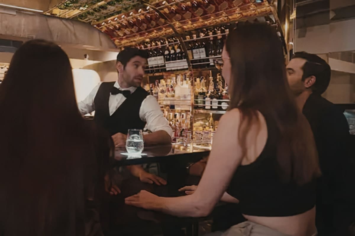 London Bartenders Mistake Annoying Brother for Creep - Image 4