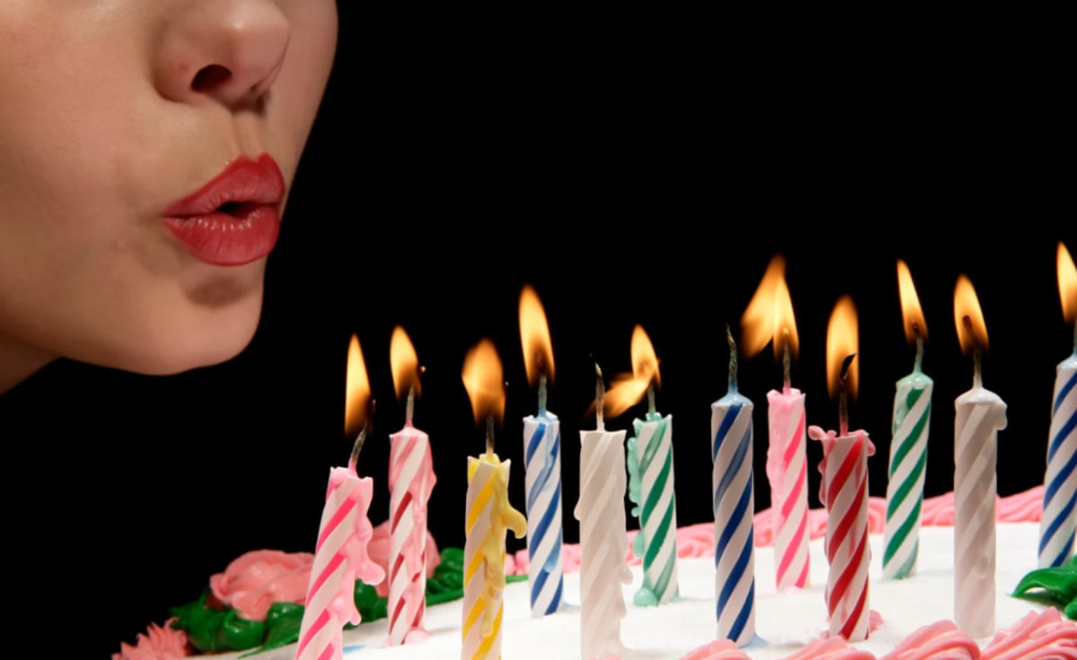 Waiter's Birthday Candle Ritual Makes LA Actor Sob - Image 4