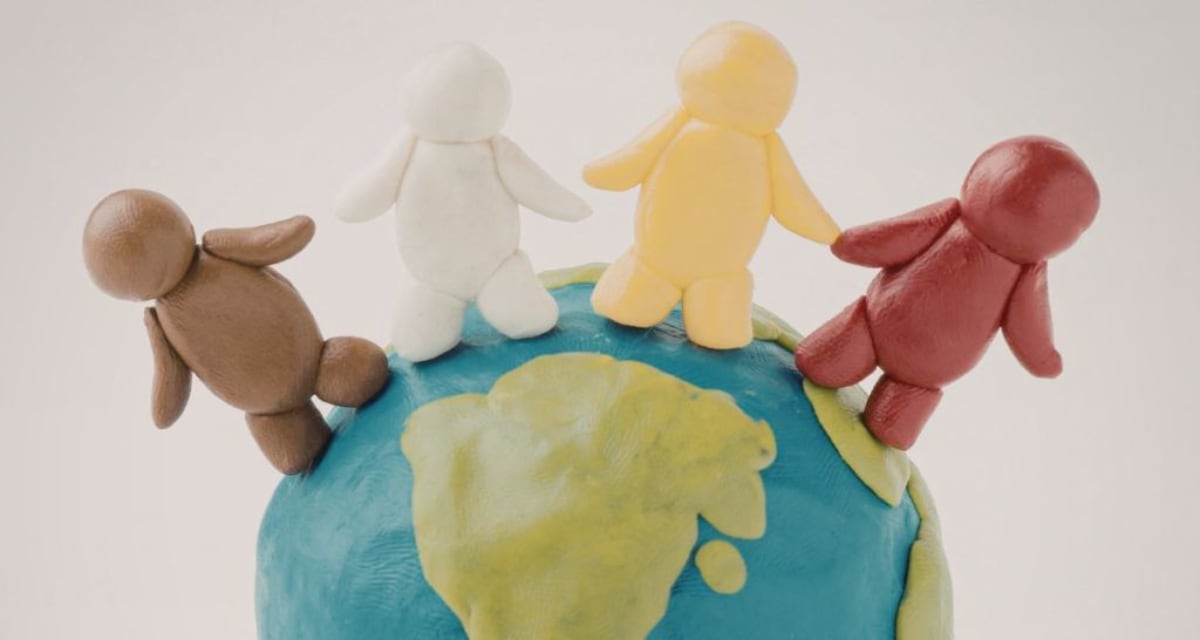 Māori Singer Teaches The Voice Judges the Haka on Stage - Image 4