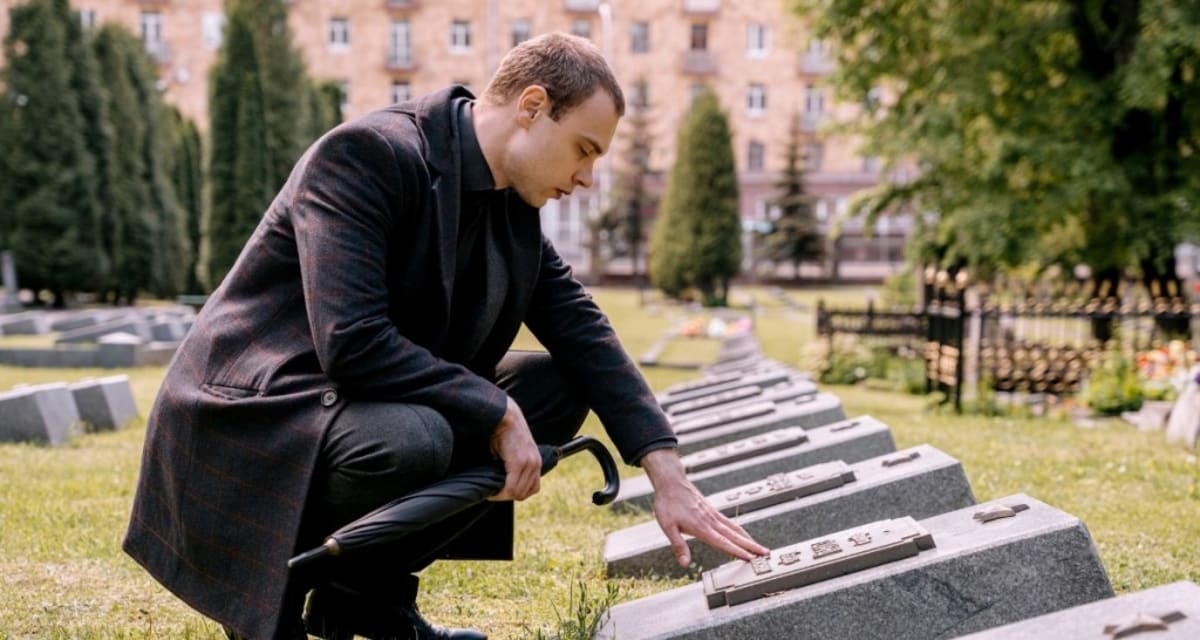 Professor: 'I Don't Want to Get Over My Mom's Death - Image 4