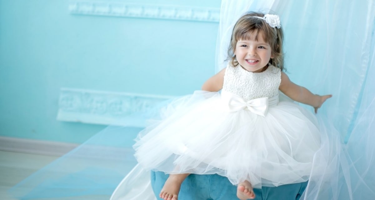 Dad Surprises Bride With 4-Year-Old Self Predicting Wedding - Image 4