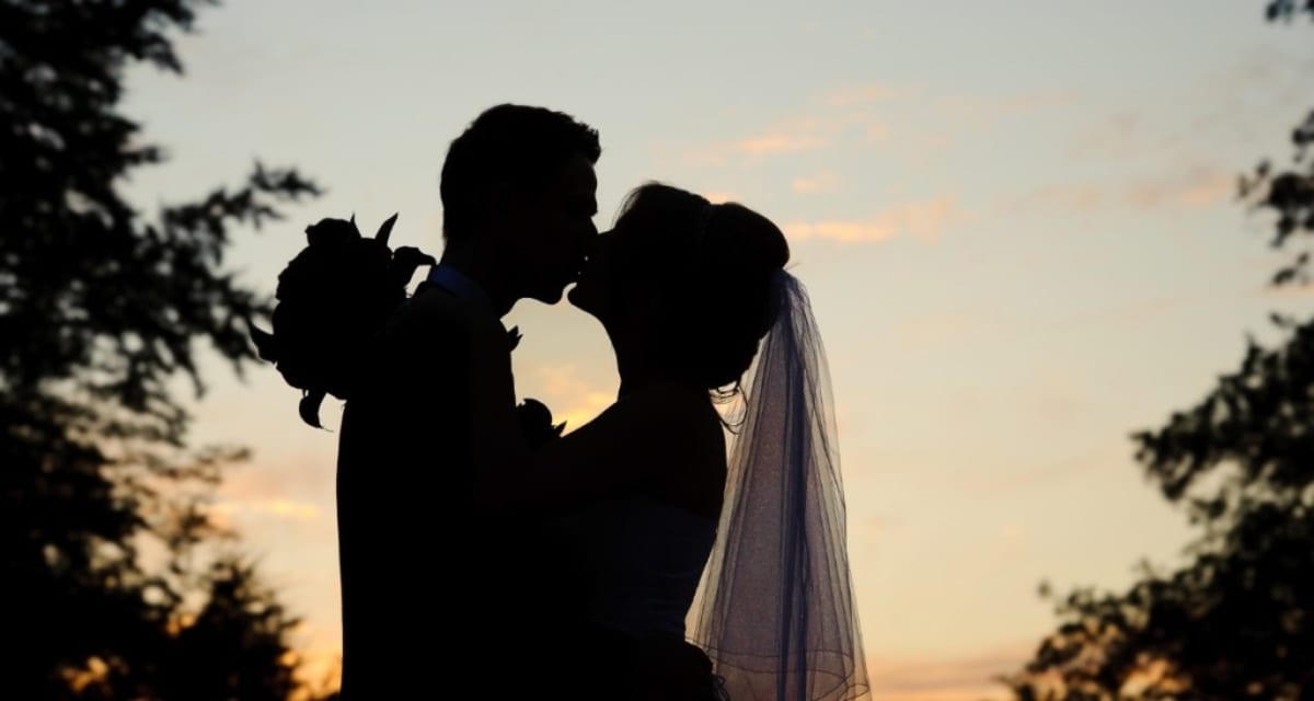 Dad Surprises Bride With 4-Year-Old Self Predicting Wedding - Image 3