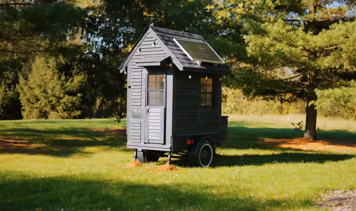 Builder Creates 19-Square-Foot Tiny House That Actually Works - Image 3