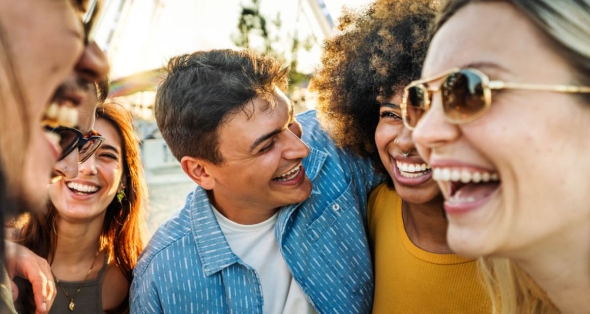 Gen Z Ditches Phones at IRL Parties, Attendance Up 913% - Image 3