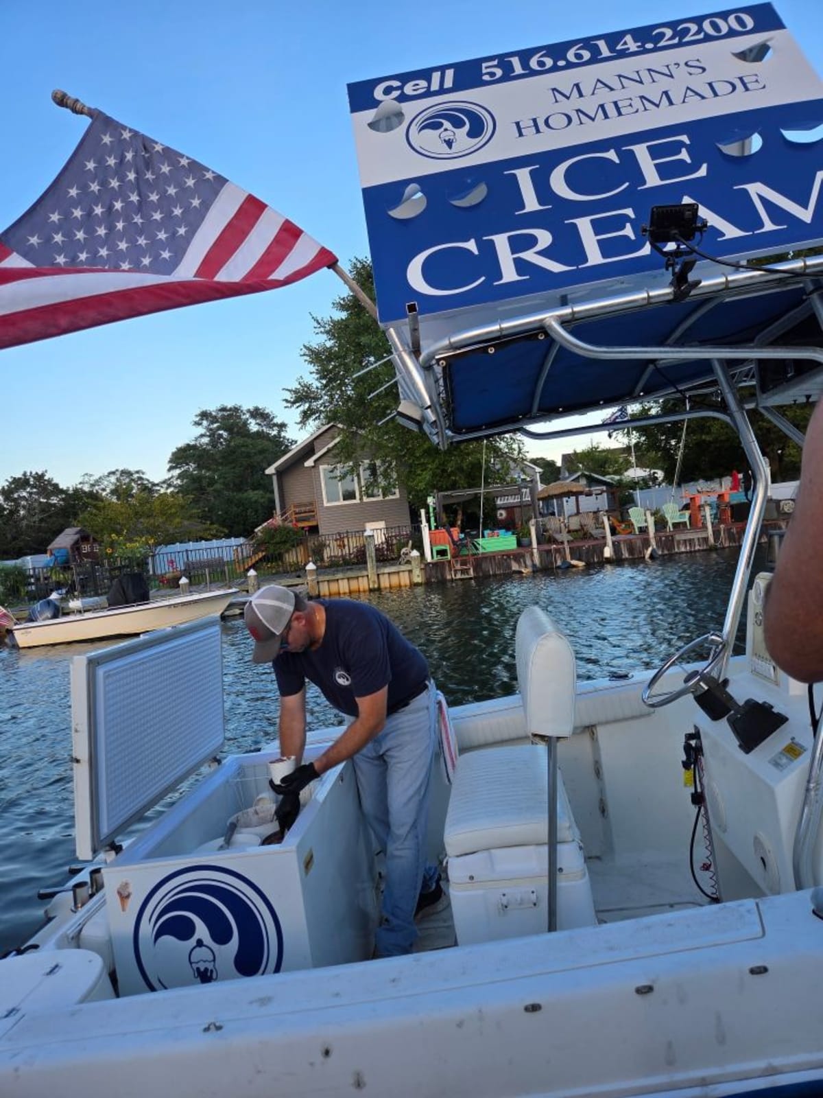 Long Island Ice Cream Family Delivers From 21-Foot Boat - Image 4