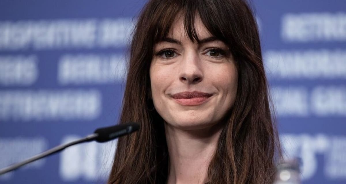 Anne Hathaway's Swimsuit Sparks Body Positivity Wins - Image 3
