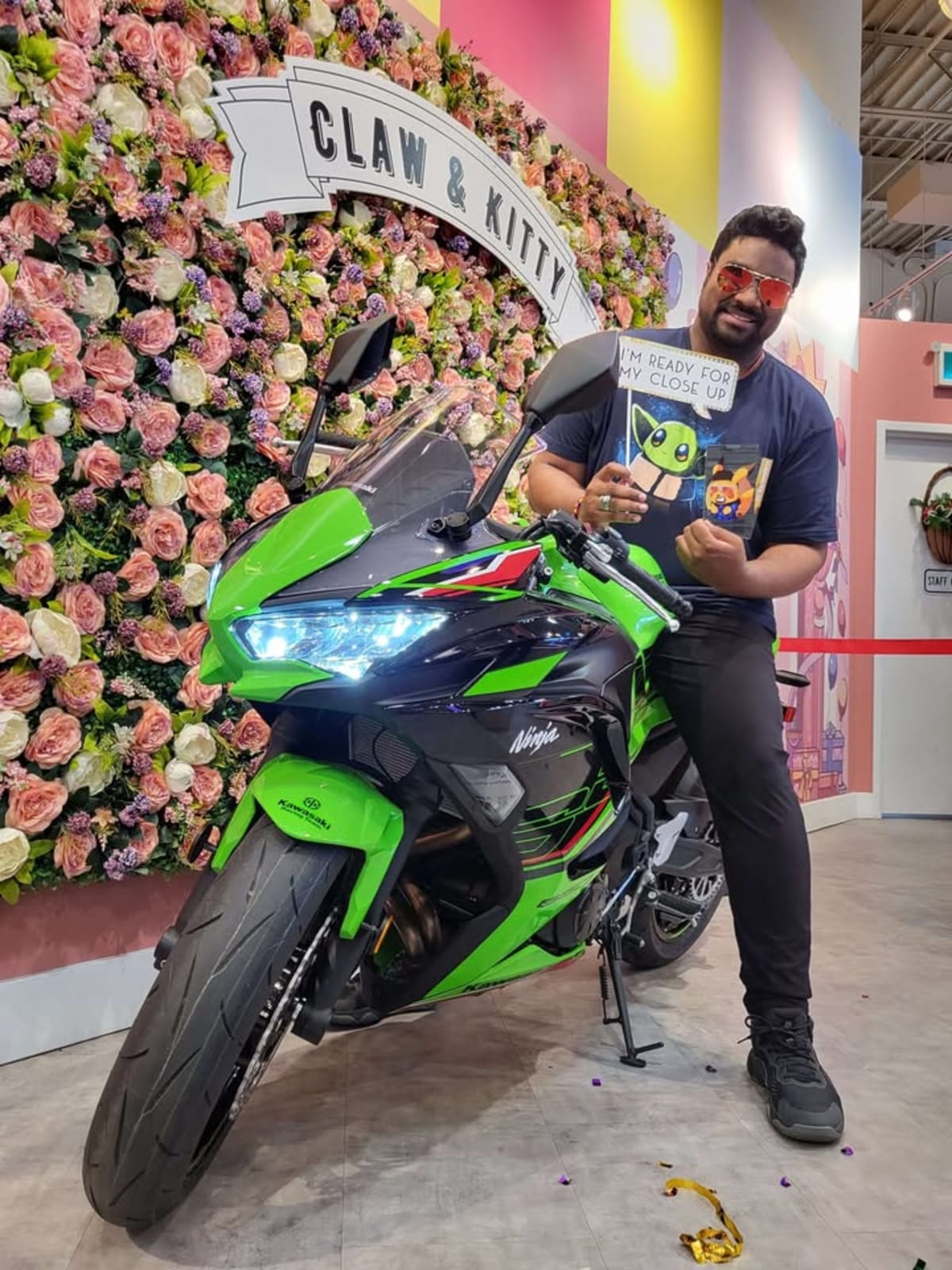 Man Wins Motorcycle From Claw Machines Using This Trick - Image 5