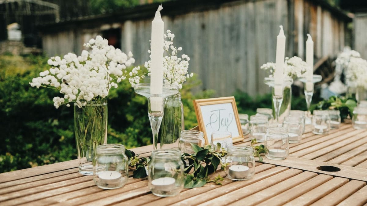 Dad Spends 8 Months Transforming Backyard for Her Wedding - Image 3