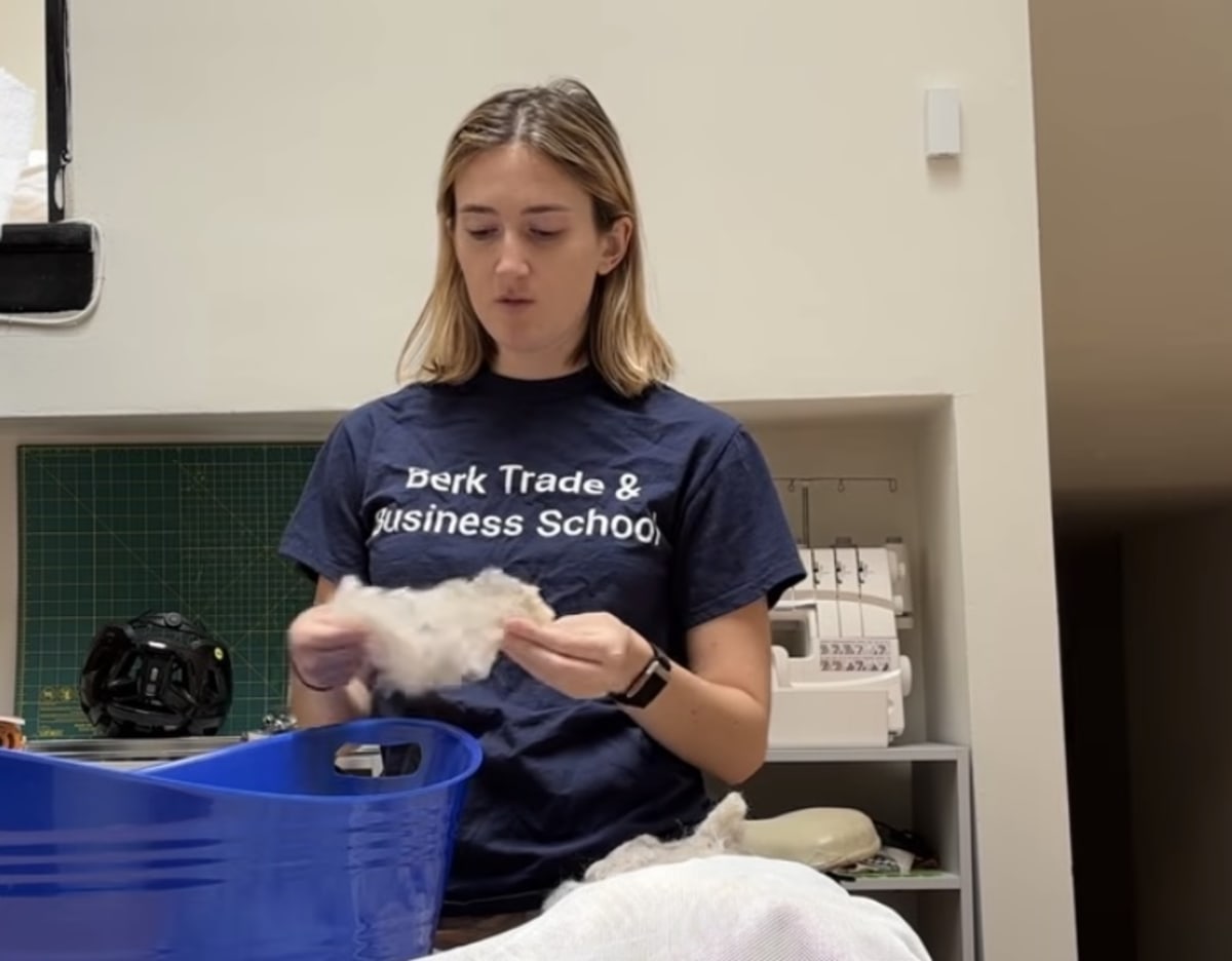 Woman Makes Sweater From Scratch in Eye-Opening 4-Month Quest - Image 5