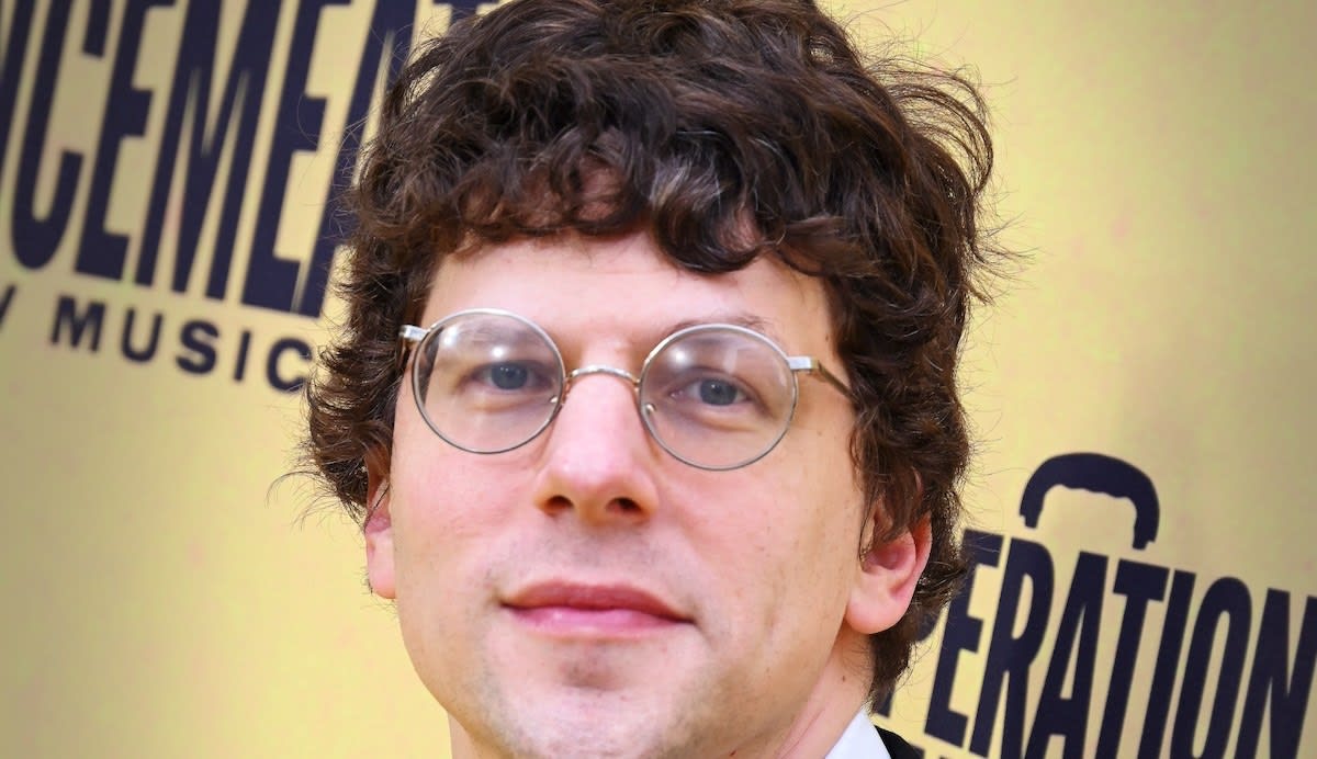 Jesse Eisenberg Donated His Kidney to a Total Stranger - Image 3