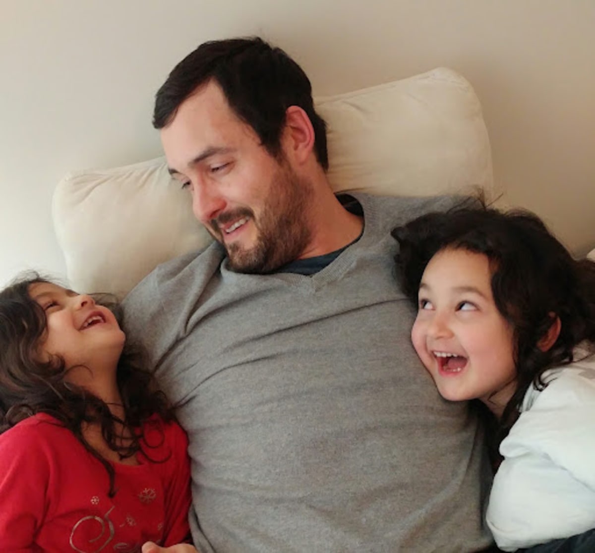 3 Sisters Sing 'Landslide' at Dad's Funeral 9 Years Later - Image 4