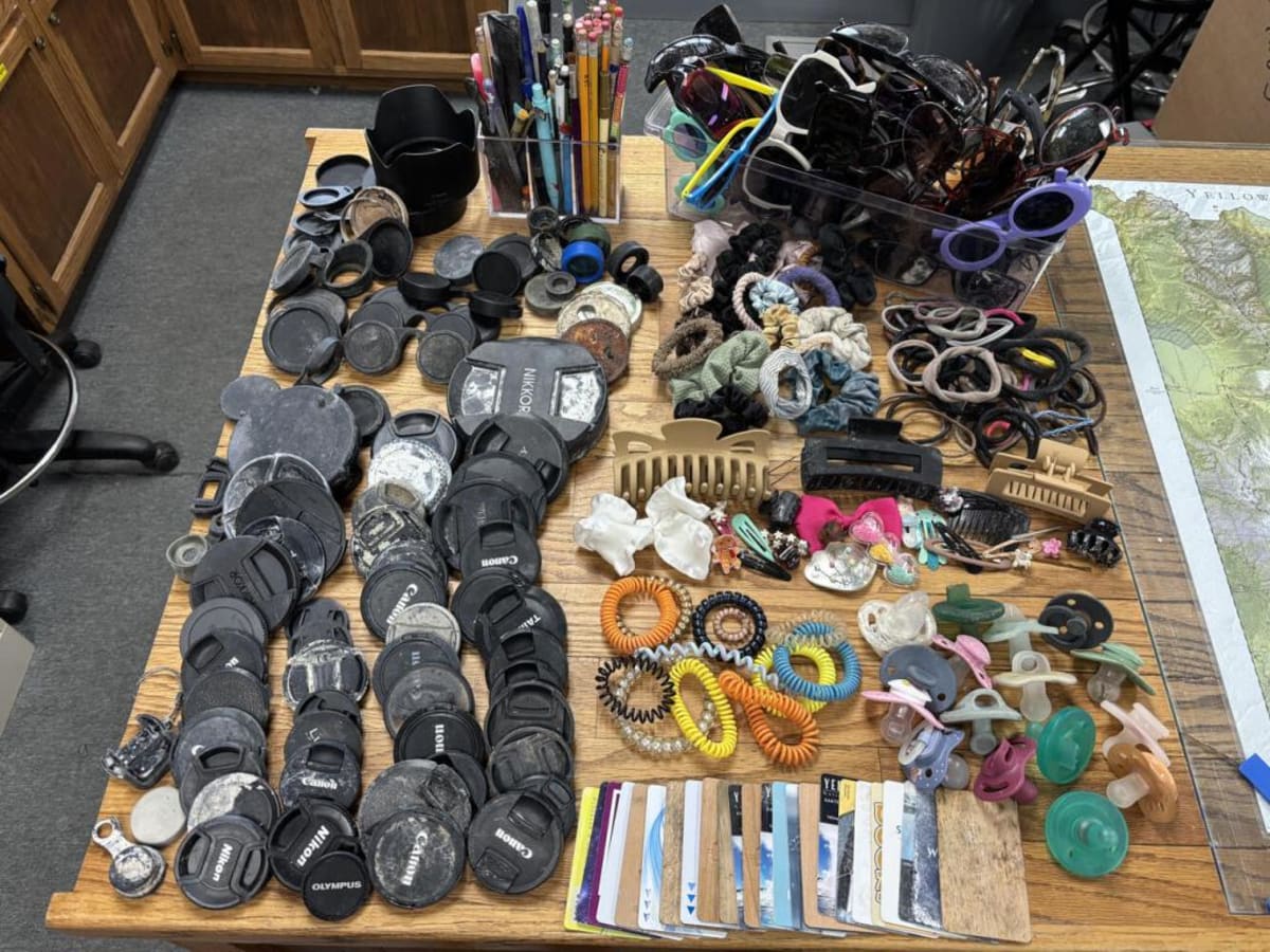 Yellowstone Removes 20,000 Items from Geysers and Hot Springs - Image 5