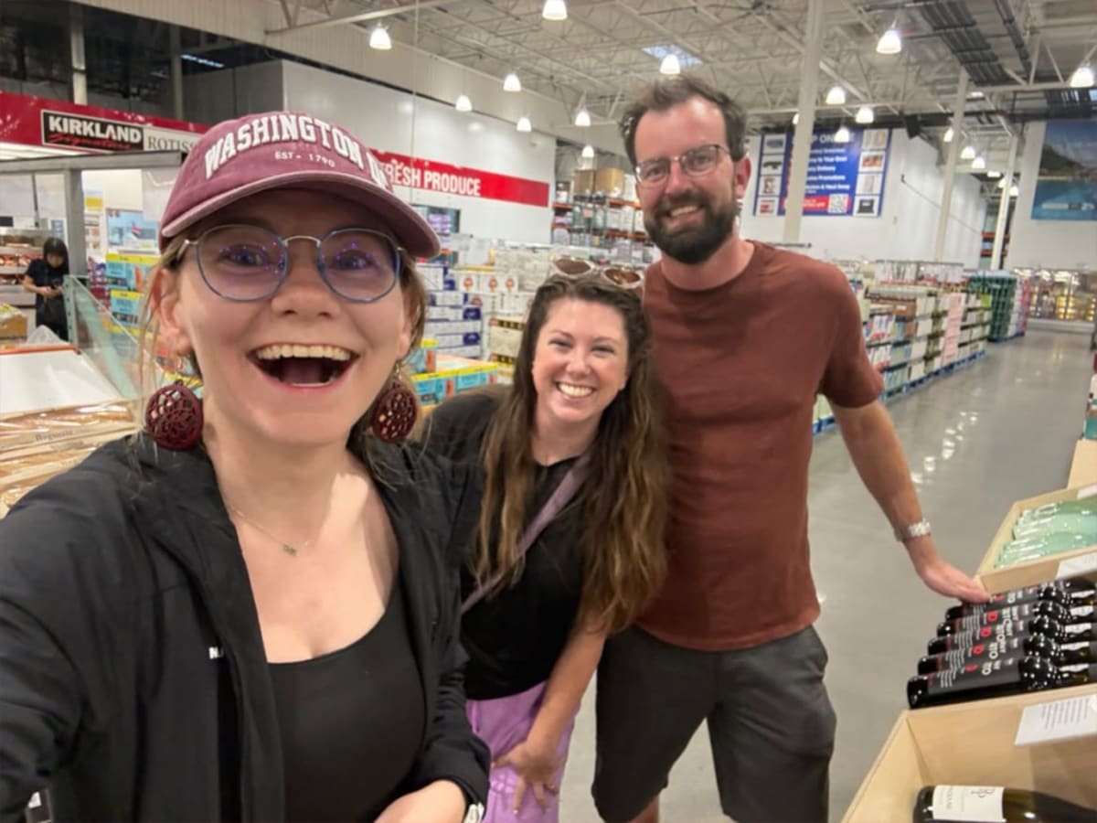 Woman Throws Surprise Costco Birthday Party for Fiancé - Image 5