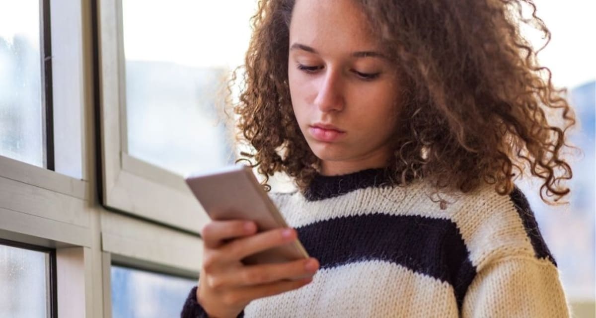 Gen X Mom Solves Her Gen Z Kids' Texting Anxiety - Image 4