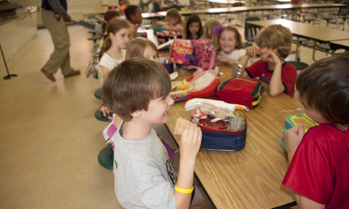 French Family Quietly Pays School Lunch Bills for 16 Years - Image 3