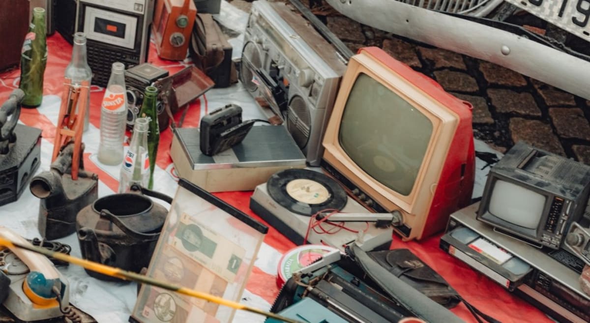 Wife Finds Husband's Photo at Random Yard Sale 19 Years Later - Image 4