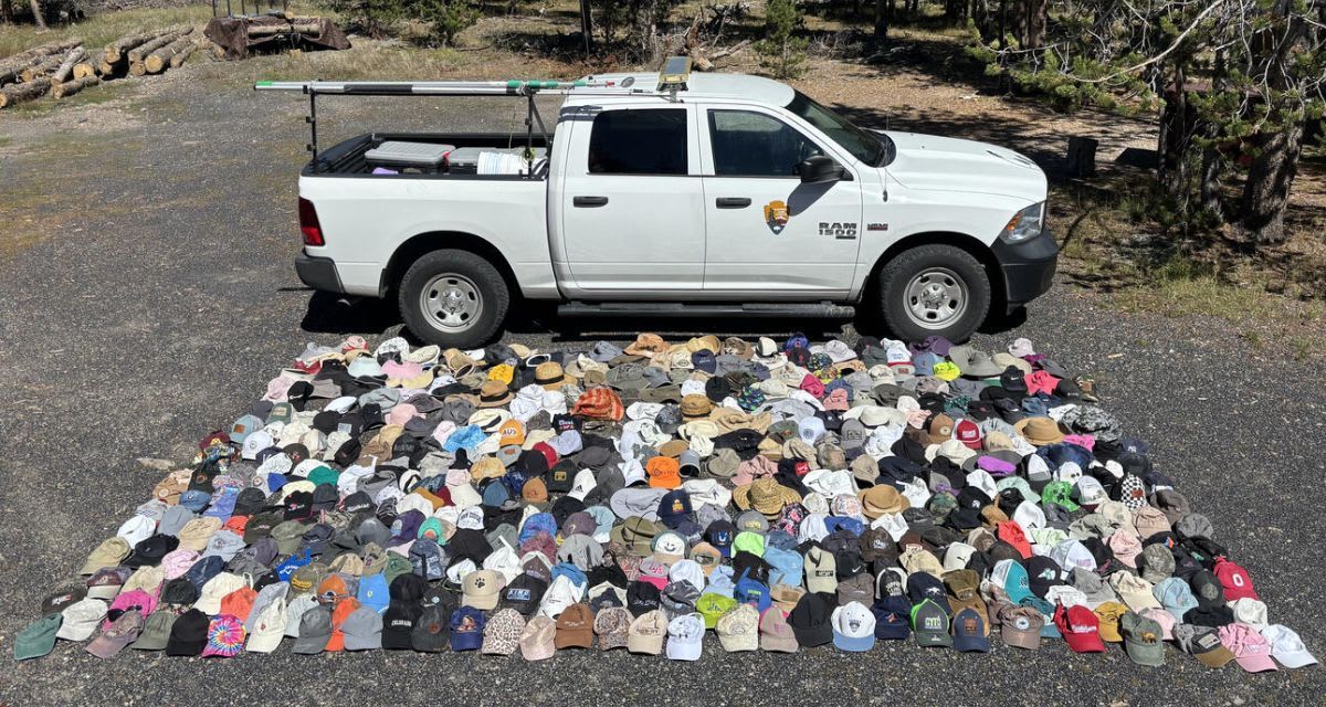 Yellowstone Removes 20,000 Items from Geysers and Hot Springs - Image 3