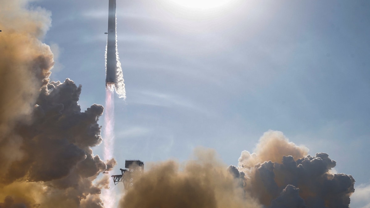 SpaceX's Biggest Starship Yet Soars in Successful 2026 Launch