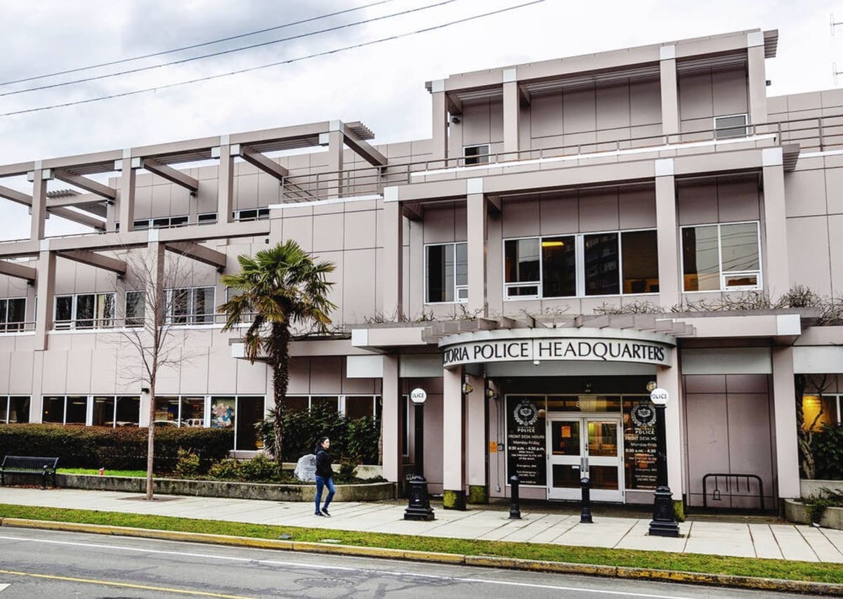 Victoria Stranger Guards Hundreds Left at ATM