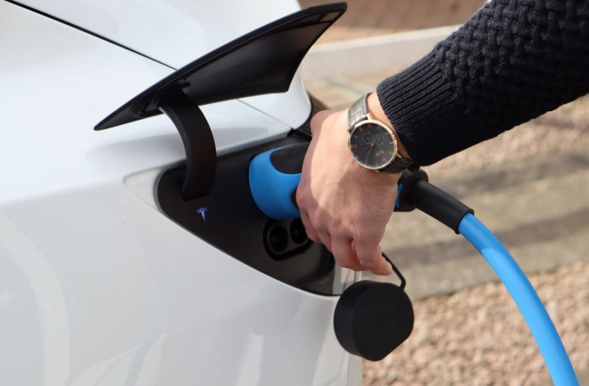 UK Hits 2 Million Electric Cars on the Road - Image 2