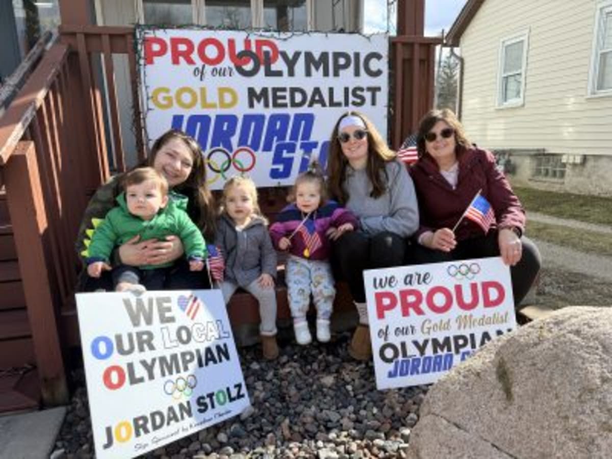 Olympic Champ Jordan Stolz Returns Home to Hero's Welcome - Image 2