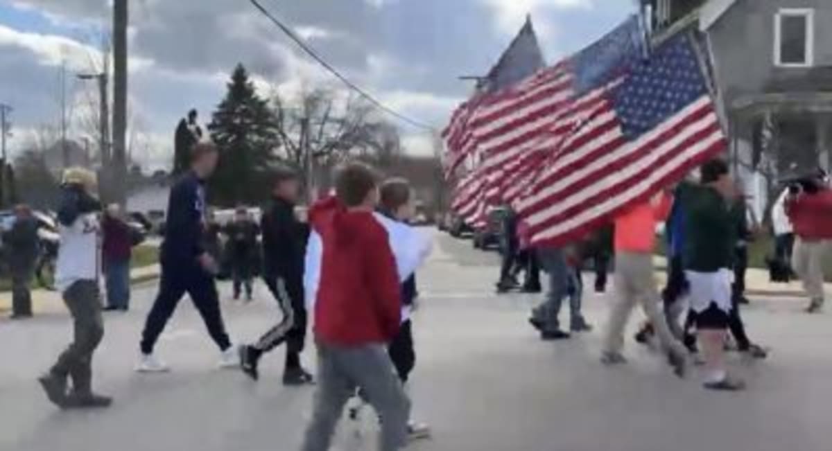 Olympic Champ Jordan Stolz Returns Home to Hero's Welcome - Image 4