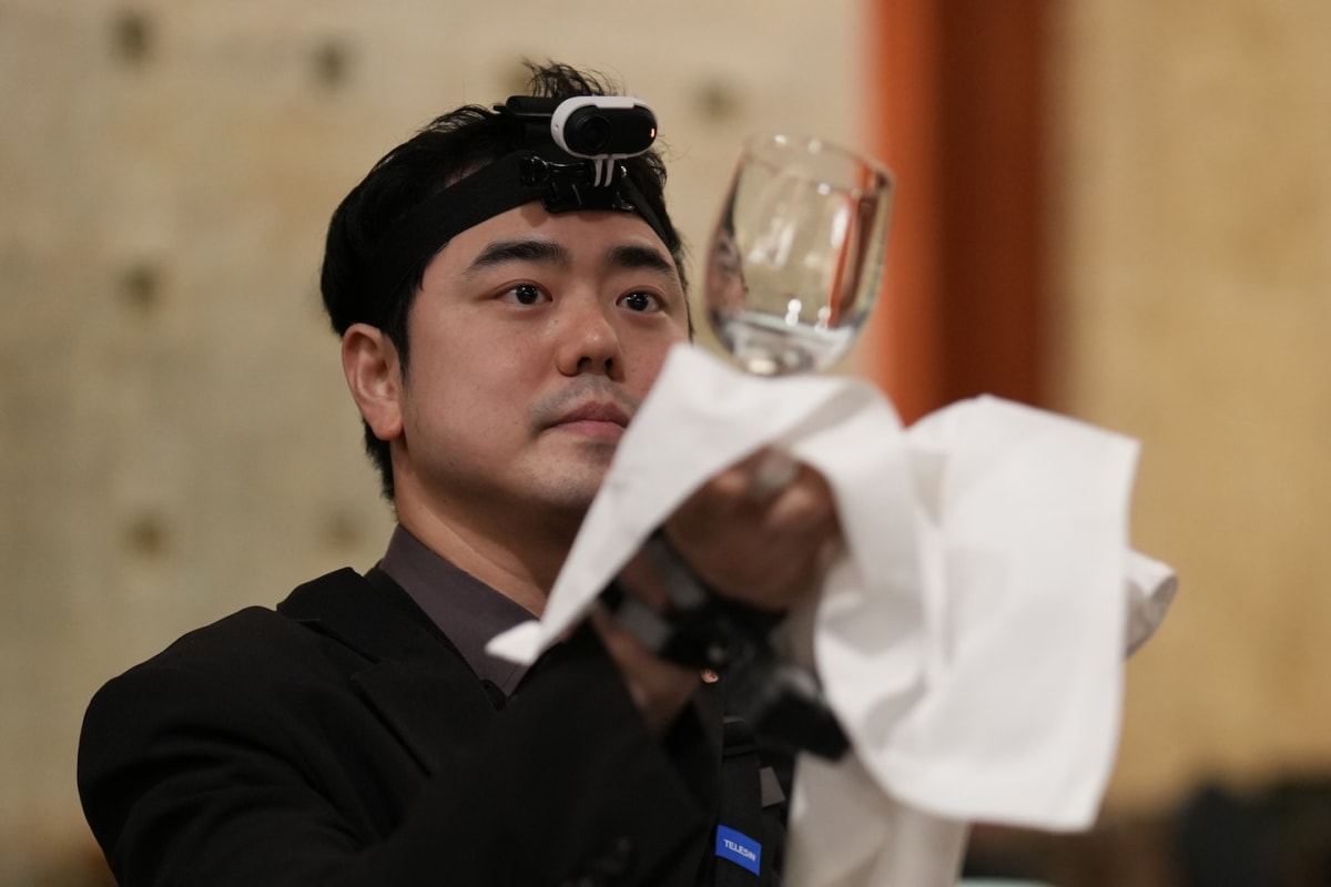 South Korean Startup Teaches Robots Hotel Worker Skills