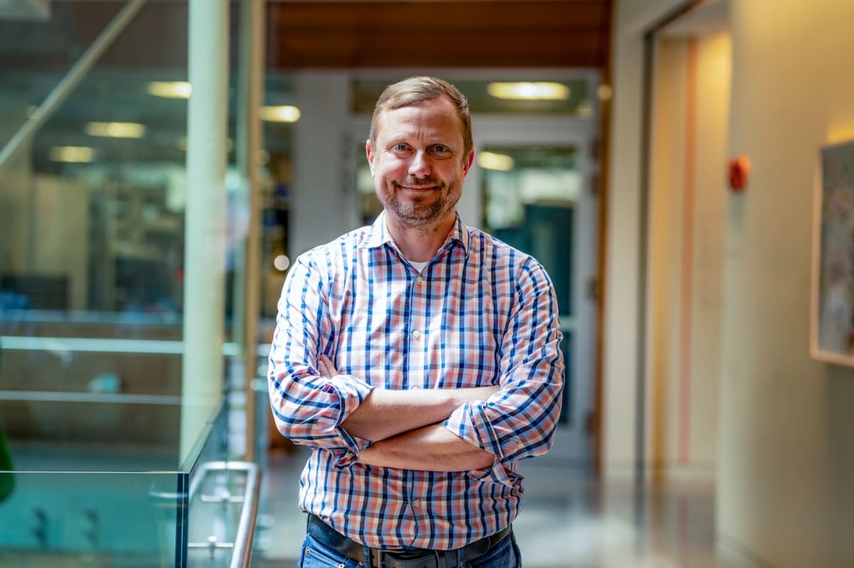 Neuroscientist Jeff Carroll working in laboratory researching Huntington's disease cure