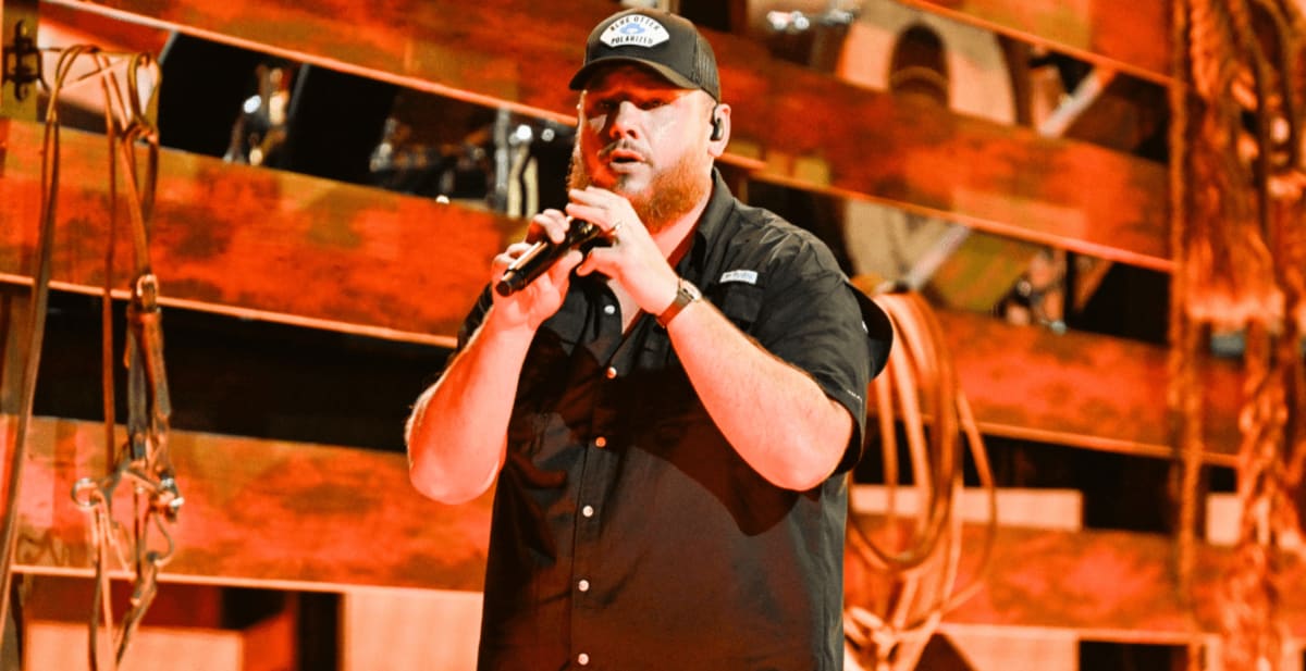 Luke Combs Raises $150K for Kids Hospital via Card Stream - Image 3