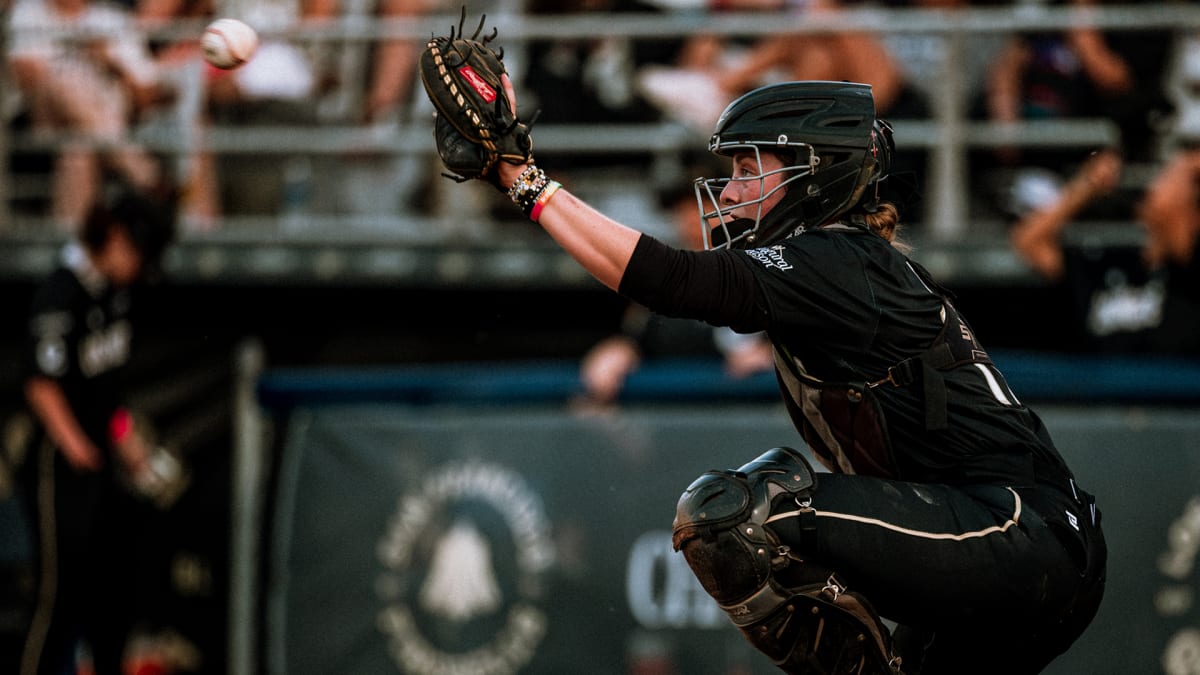 Women's Pro Baseball Opens Championship With Thriller - Image 2