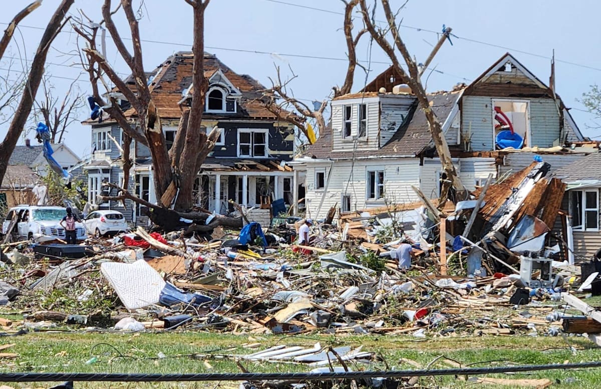 Wisconsin Tornado Victims Getting Lost Photos Back - Image 2